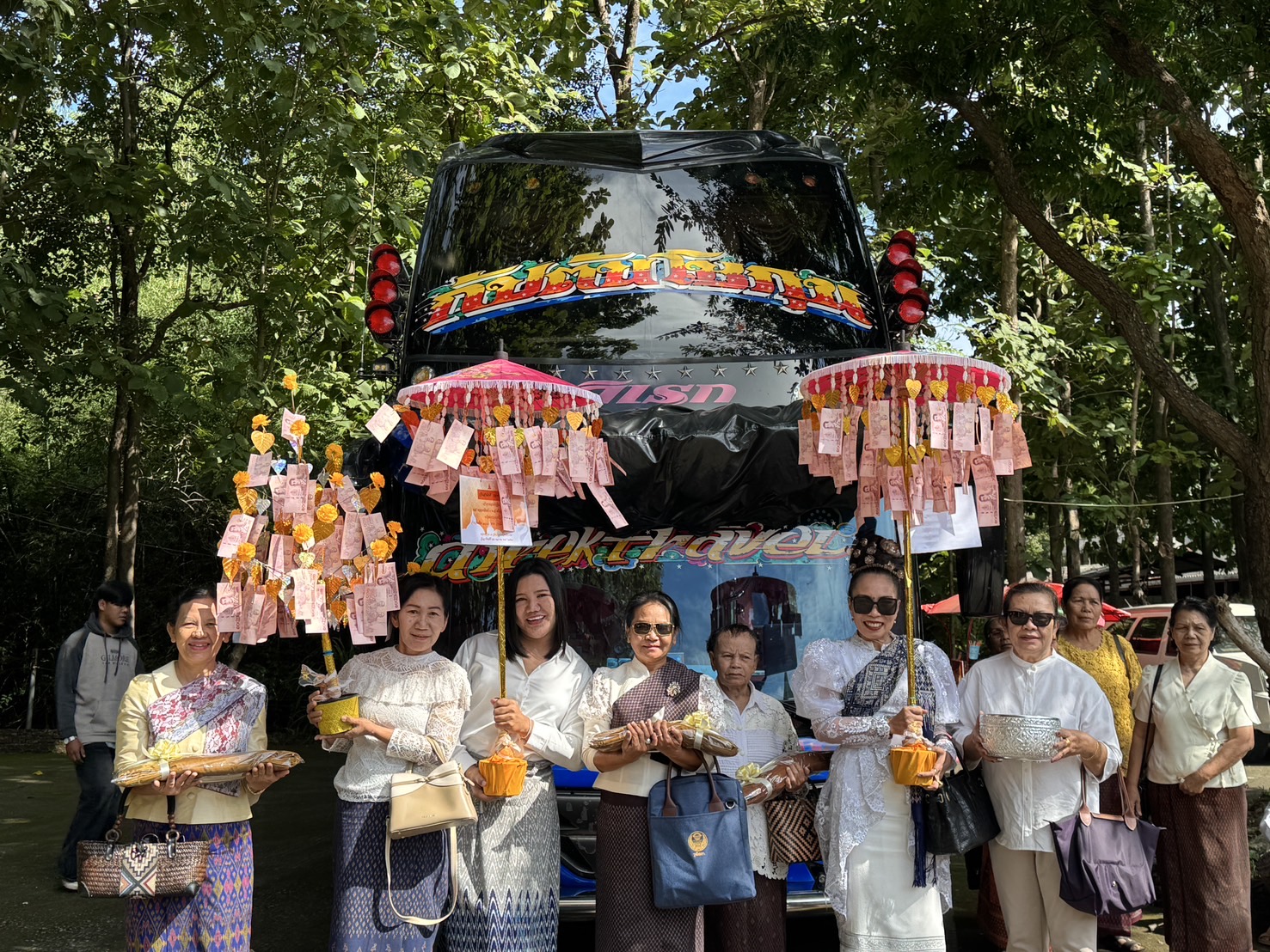 73 - https://khundirektravel.com | KHUNDIREKTRAVEL - ดิเรกทราเวล ให้บริการรถบัสนำเที่ยวขอนแก่น แบบ VIP 2 ชั้น, ชั้นเดียว และพัดลม พร้อมสิ่งอำนวยความสะดวกครบครัน บริการเป็นกันเอง เดินทางปลอดภัยทั่วไทยและลาว