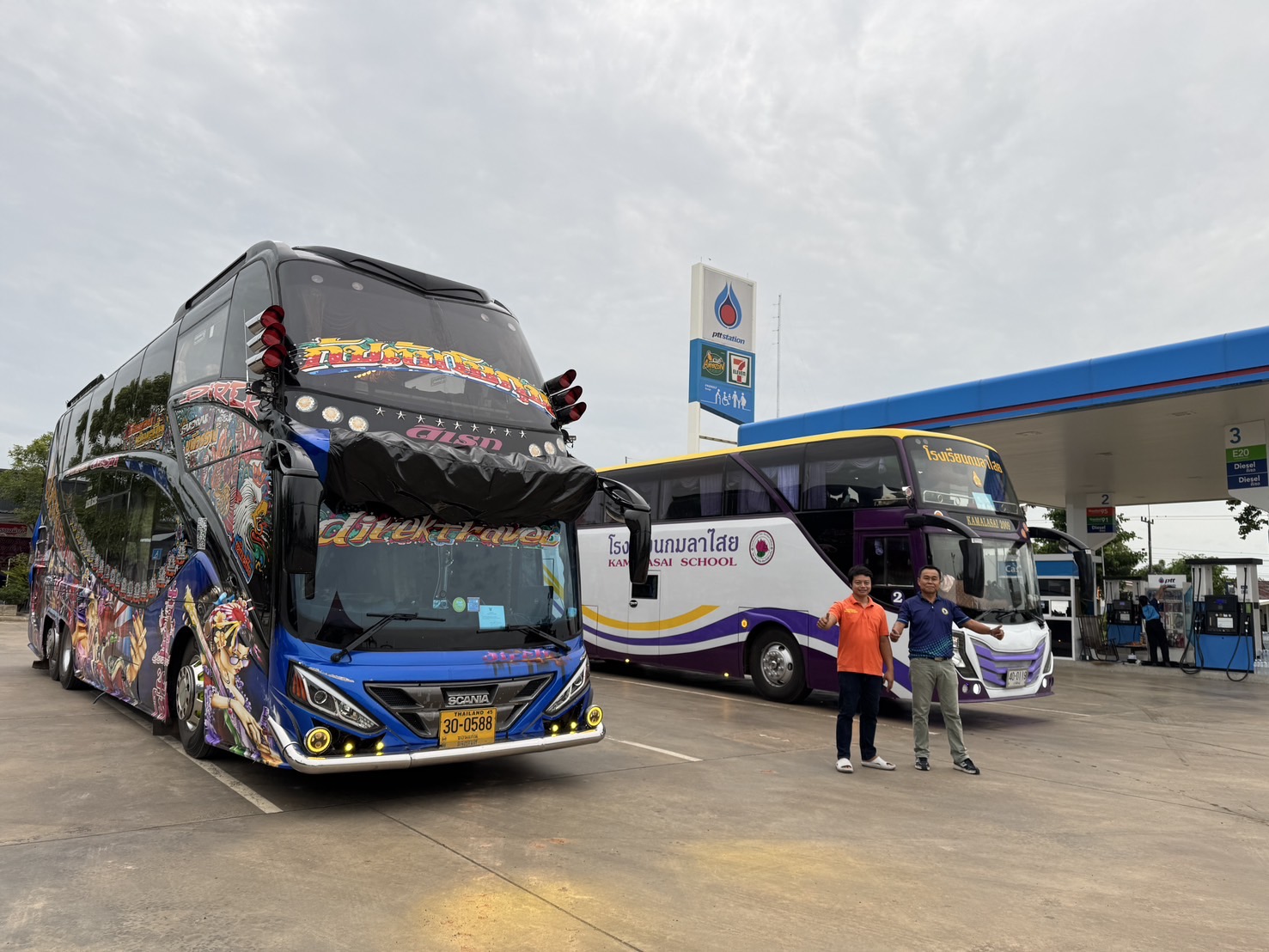 76 - https://khundirektravel.com | KHUNDIREKTRAVEL - ดิเรกทราเวล ให้บริการรถบัสนำเที่ยวขอนแก่น แบบ VIP 2 ชั้น, ชั้นเดียว และพัดลม พร้อมสิ่งอำนวยความสะดวกครบครัน บริการเป็นกันเอง เดินทางปลอดภัยทั่วไทยและลาว