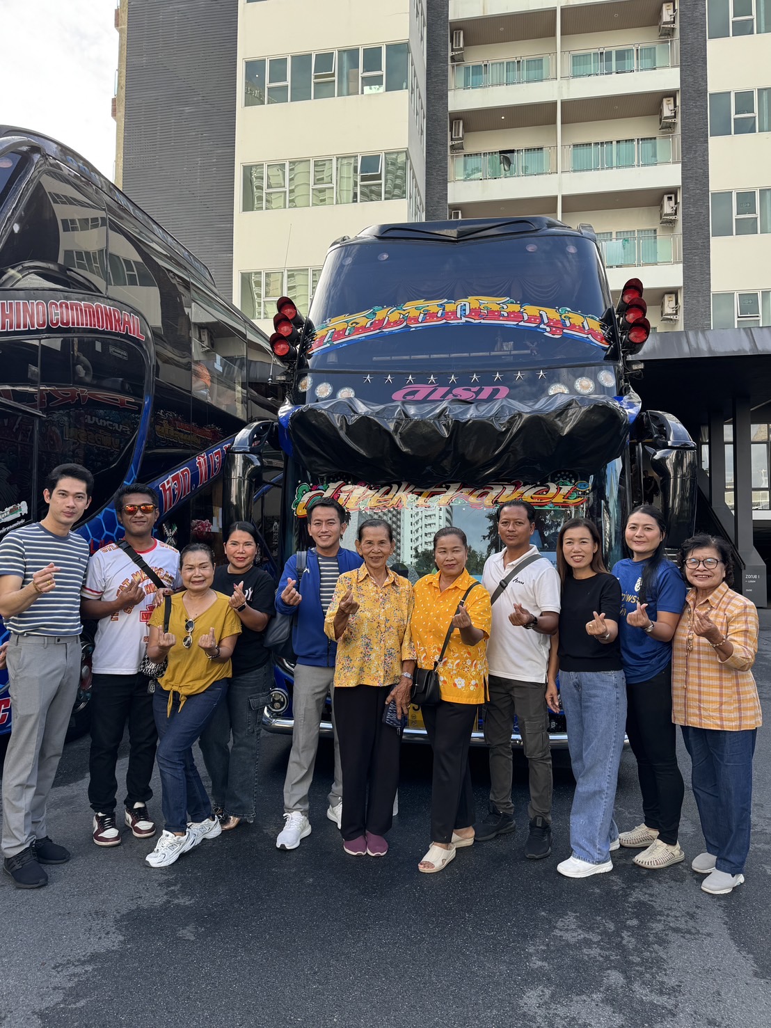 77 - https://khundirektravel.com | KHUNDIREKTRAVEL - ดิเรกทราเวล ให้บริการรถบัสนำเที่ยวขอนแก่น แบบ VIP 2 ชั้น, ชั้นเดียว และพัดลม พร้อมสิ่งอำนวยความสะดวกครบครัน บริการเป็นกันเอง เดินทางปลอดภัยทั่วไทยและลาว